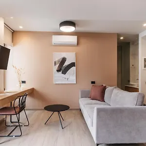 The & (adults Only) העיירה רתימנו