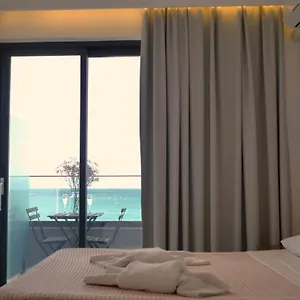 Hotel Poseidon, Rétino